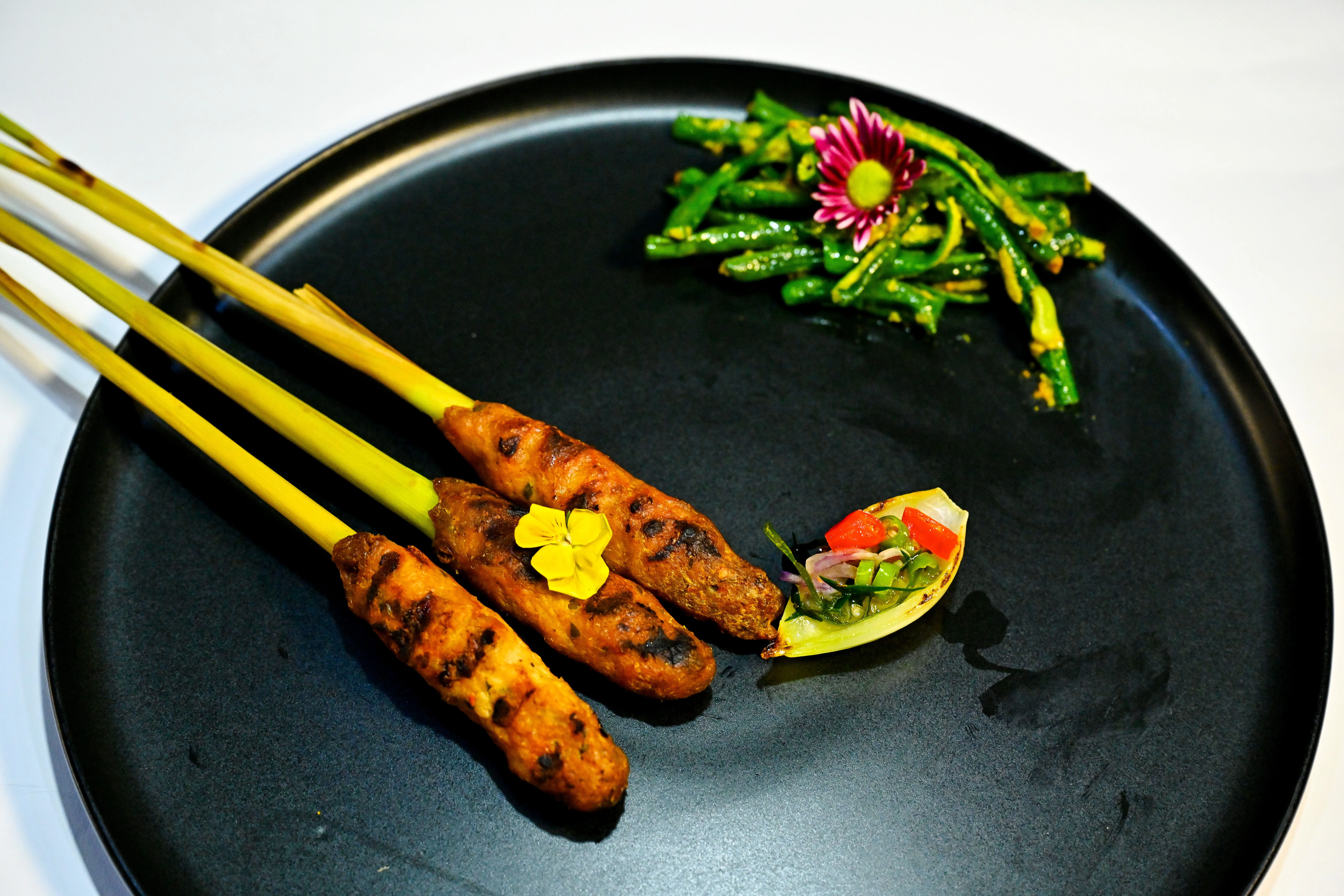 넴루이 (Nem lụi)