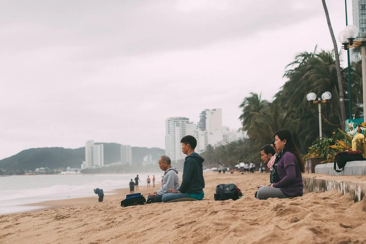 Day 1 — 깜란 도착 · 해변 산책 · 담시장·야시장 · 첫 저녁