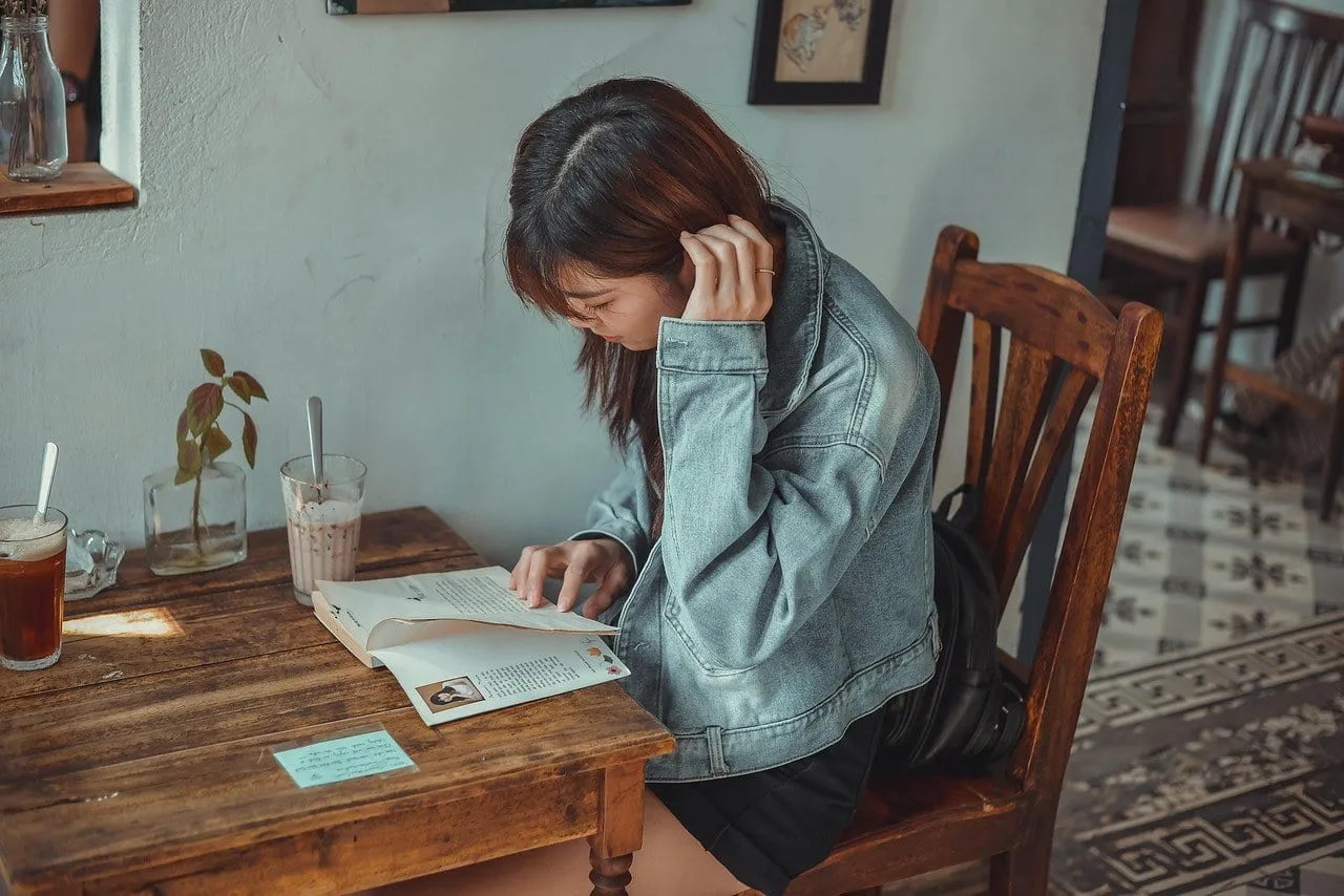 로컬 골목 카페
