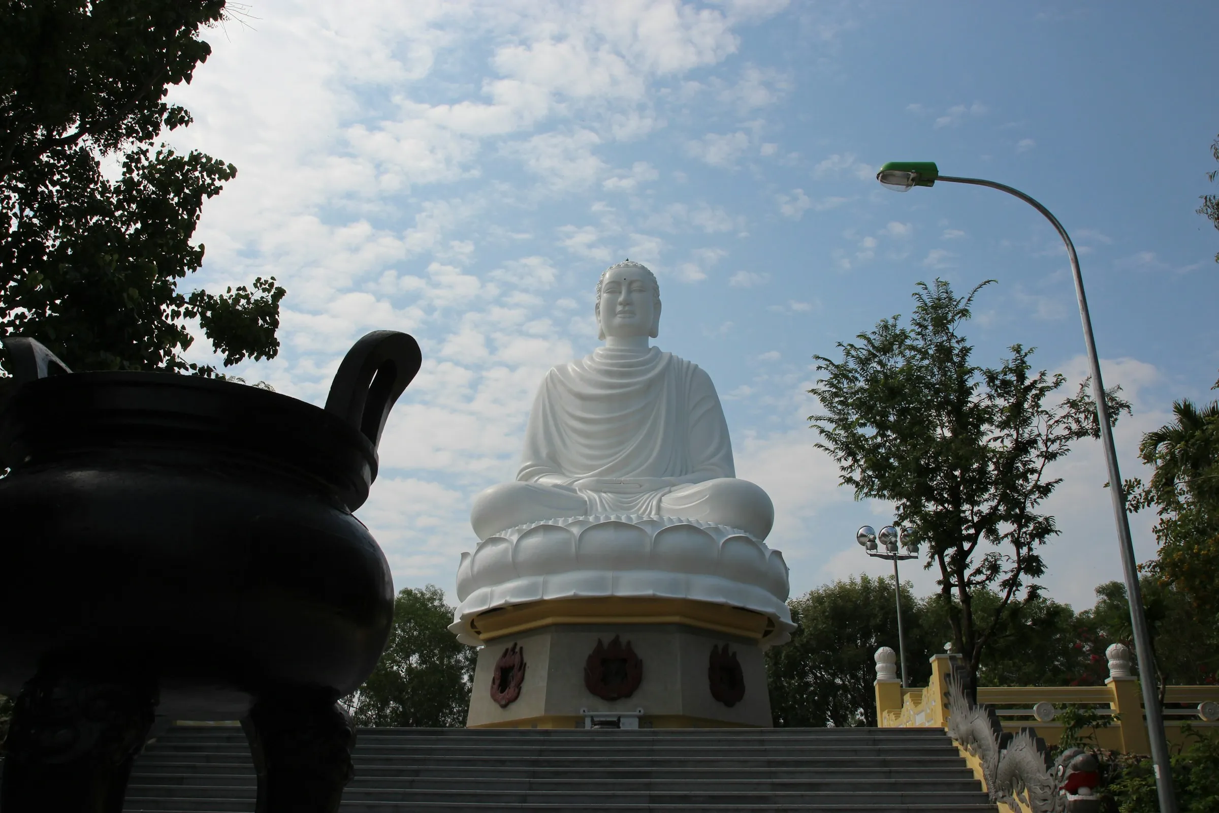 롱선사 (Chùa Long Sơn)