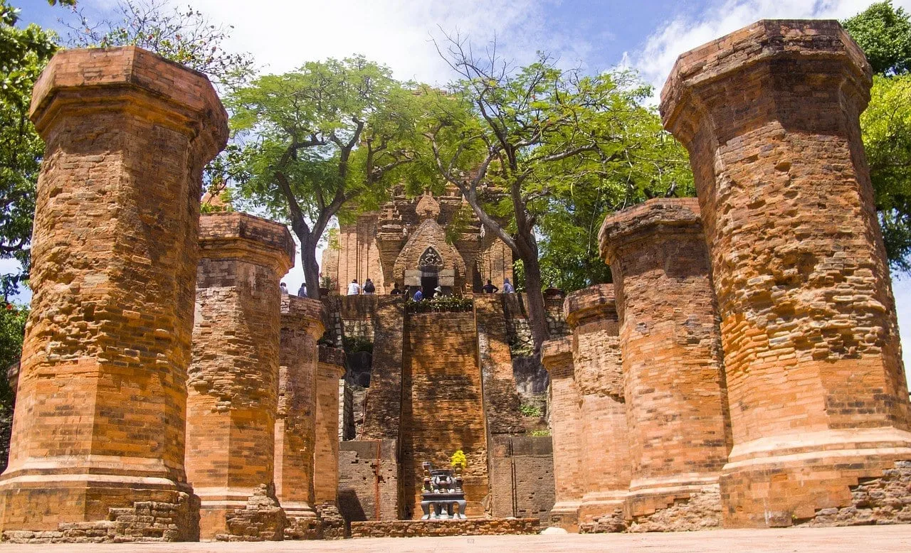 포나가르 참탑 (Tháp Bà Ponagar)