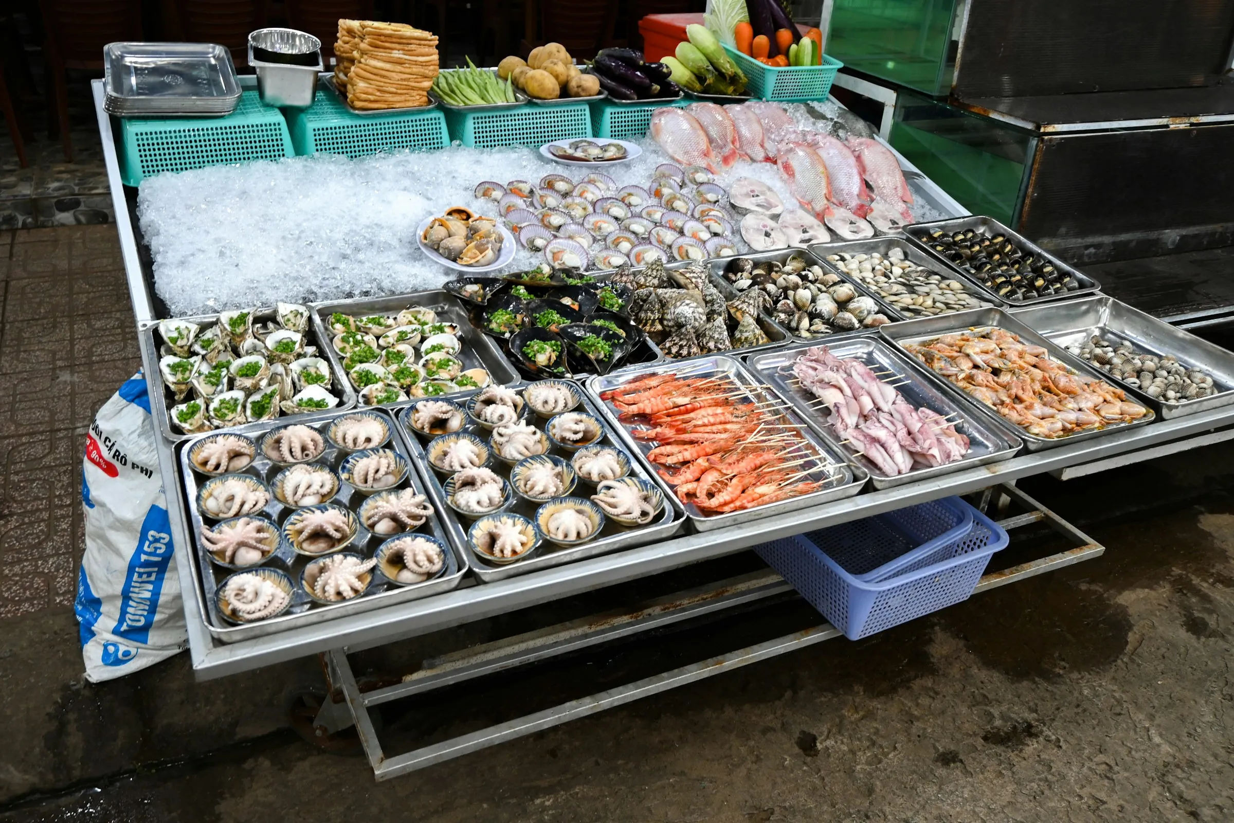 푸꾸옥 맛집·먹거리 가이드 — 분꾸어이·고이까찌·성게·함닌 꽃게, 섬에서만 먹는 것과 어디서 먹을지